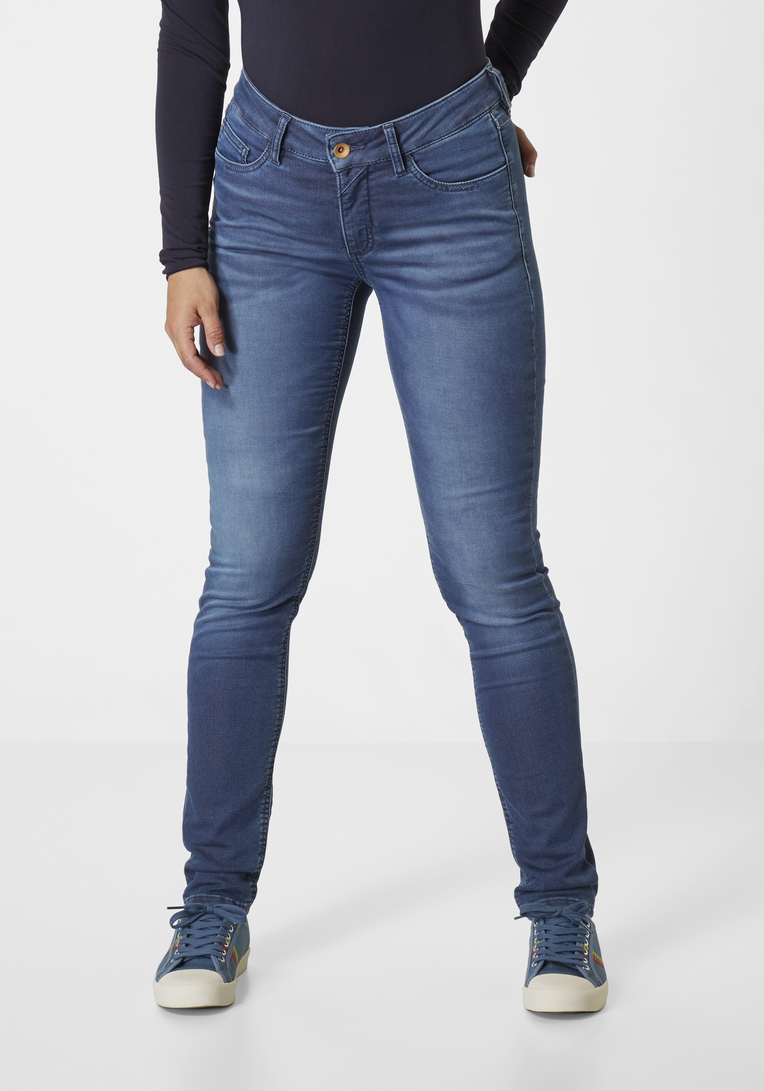 605107323000-0834_9_damen-jogg-denim-jeans-stretch-lucy-paddocks.jpg