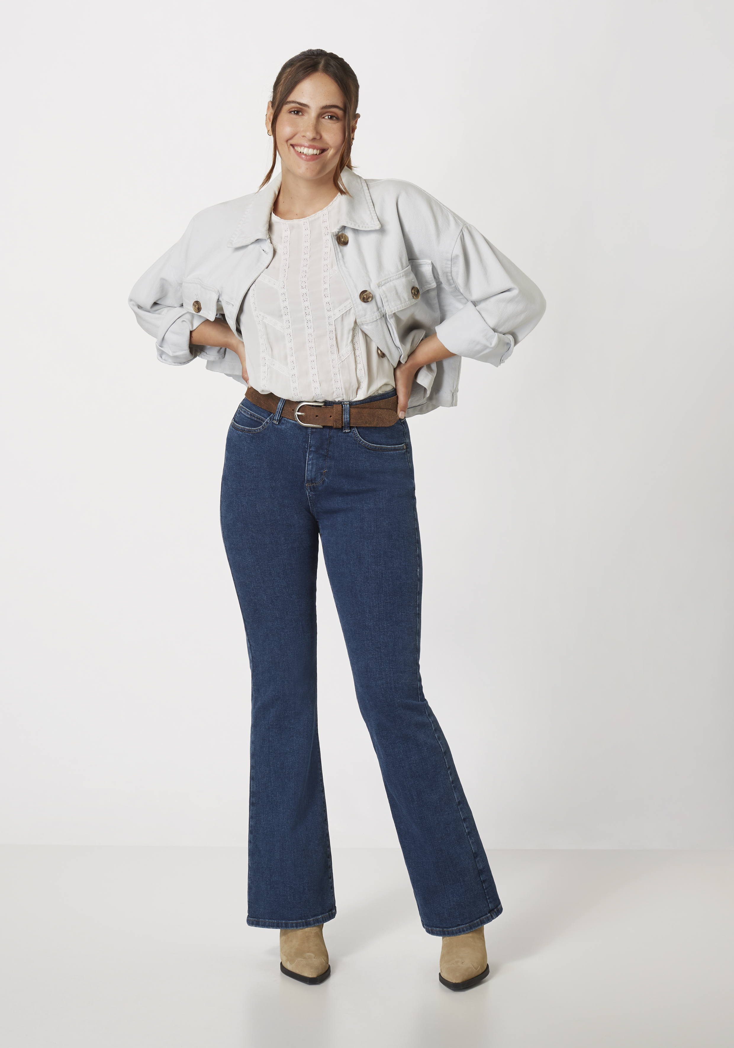 605057026000-4639_8_damen-straight-jeans-bootcut-jane-paddocks.jpg