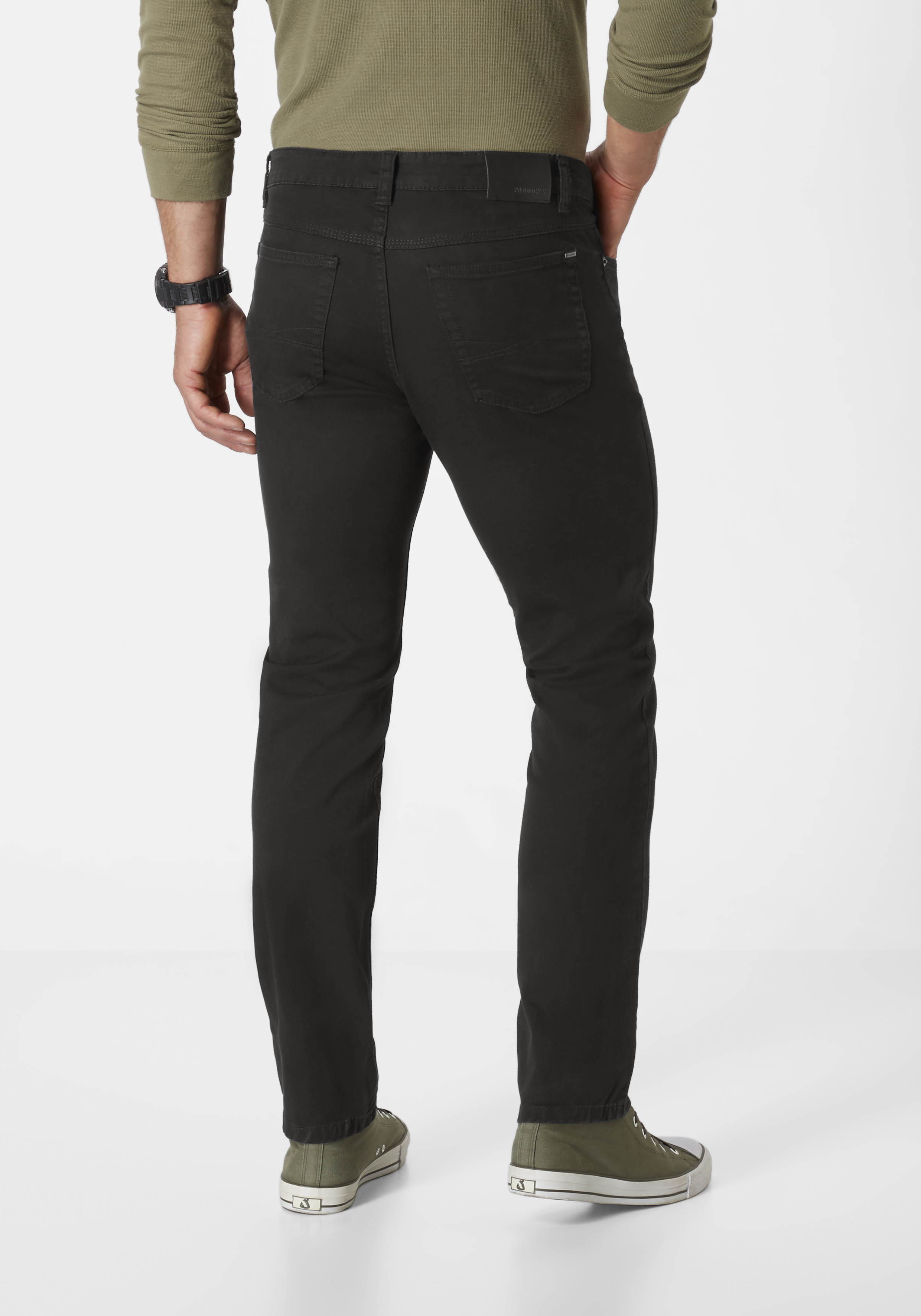 802041496000-1204_10_schwarze-herren-jeans-slim-fit-stretch-pipe-paddocks.jpg