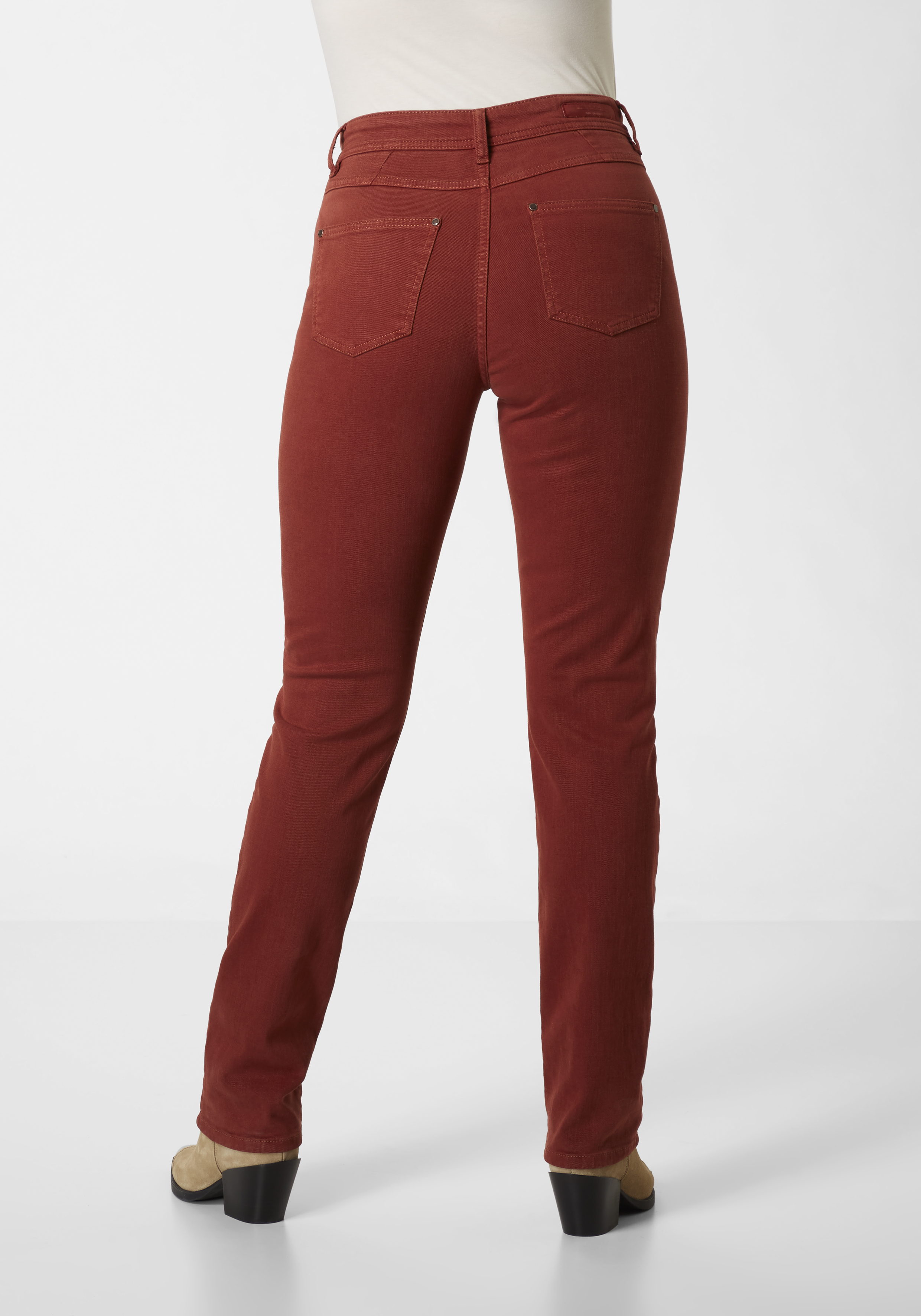 605597299000-1439_10_damen-slim-fit-jeans-pat-paddocks.jpg