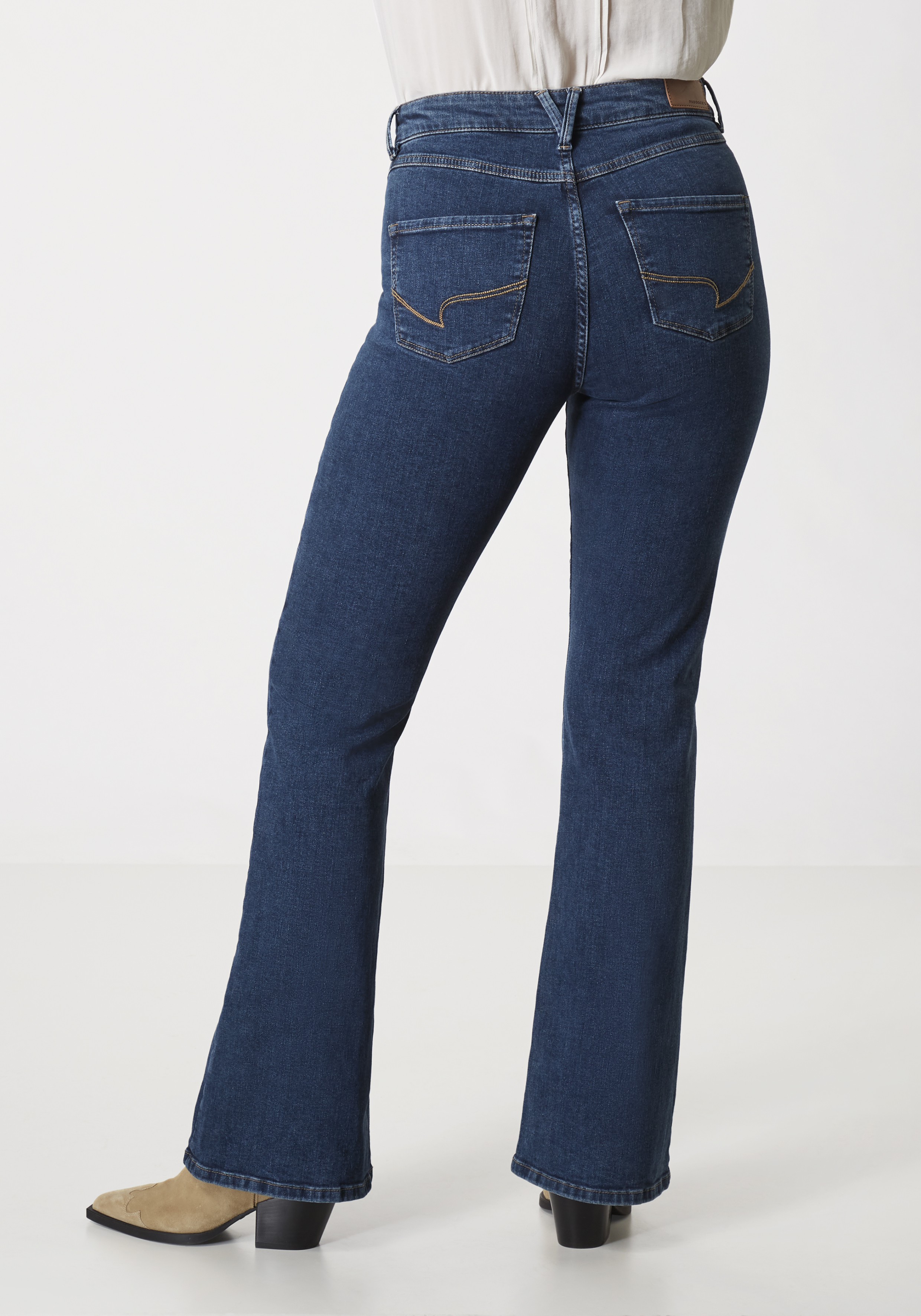 605057026000-4639_10_damen-straight-jeans-bootcut-jane-paddocks.jpg