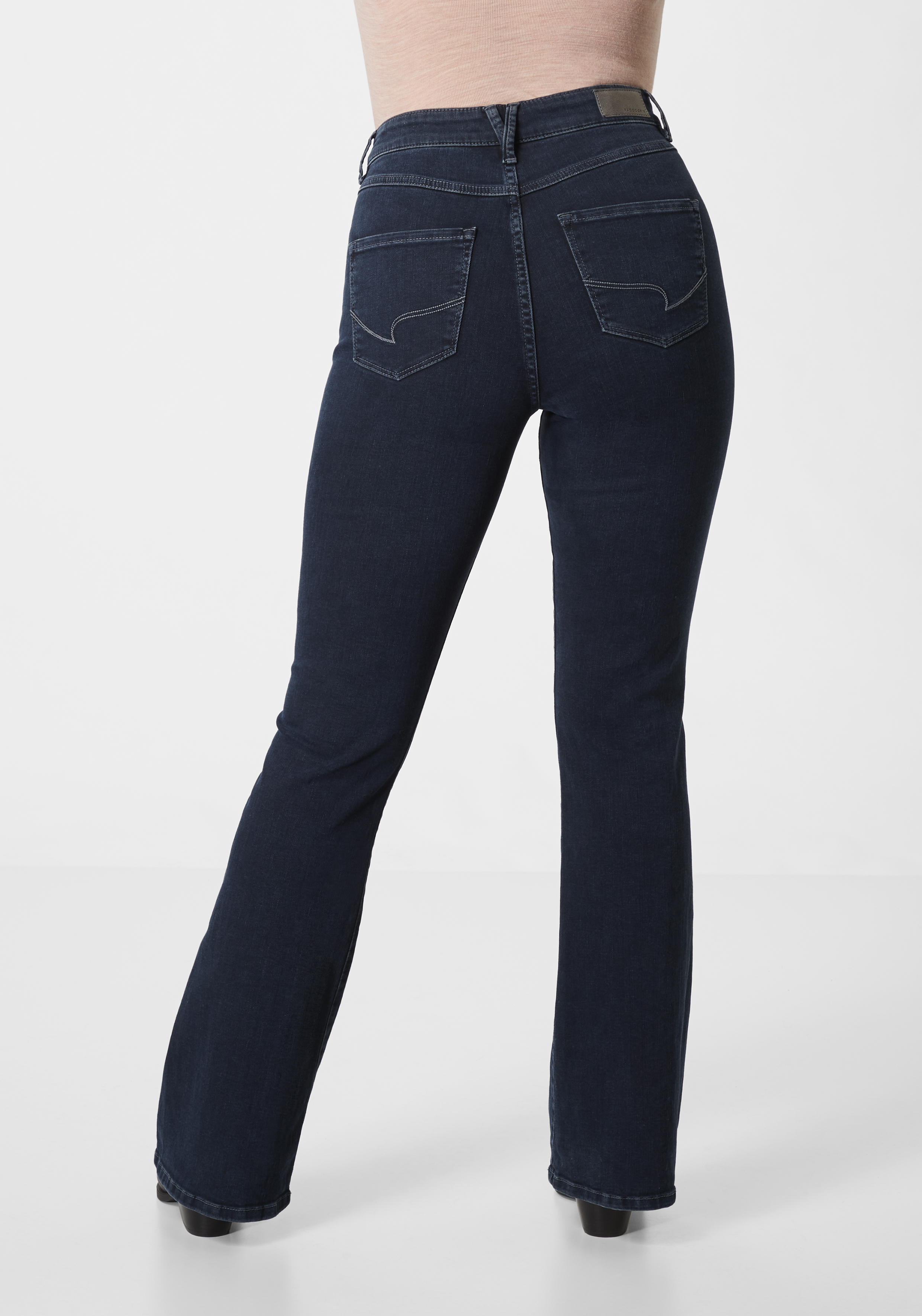 605057025000-4701_10_damen-straight-jeans-bootcut-jane-paddocks.jpg